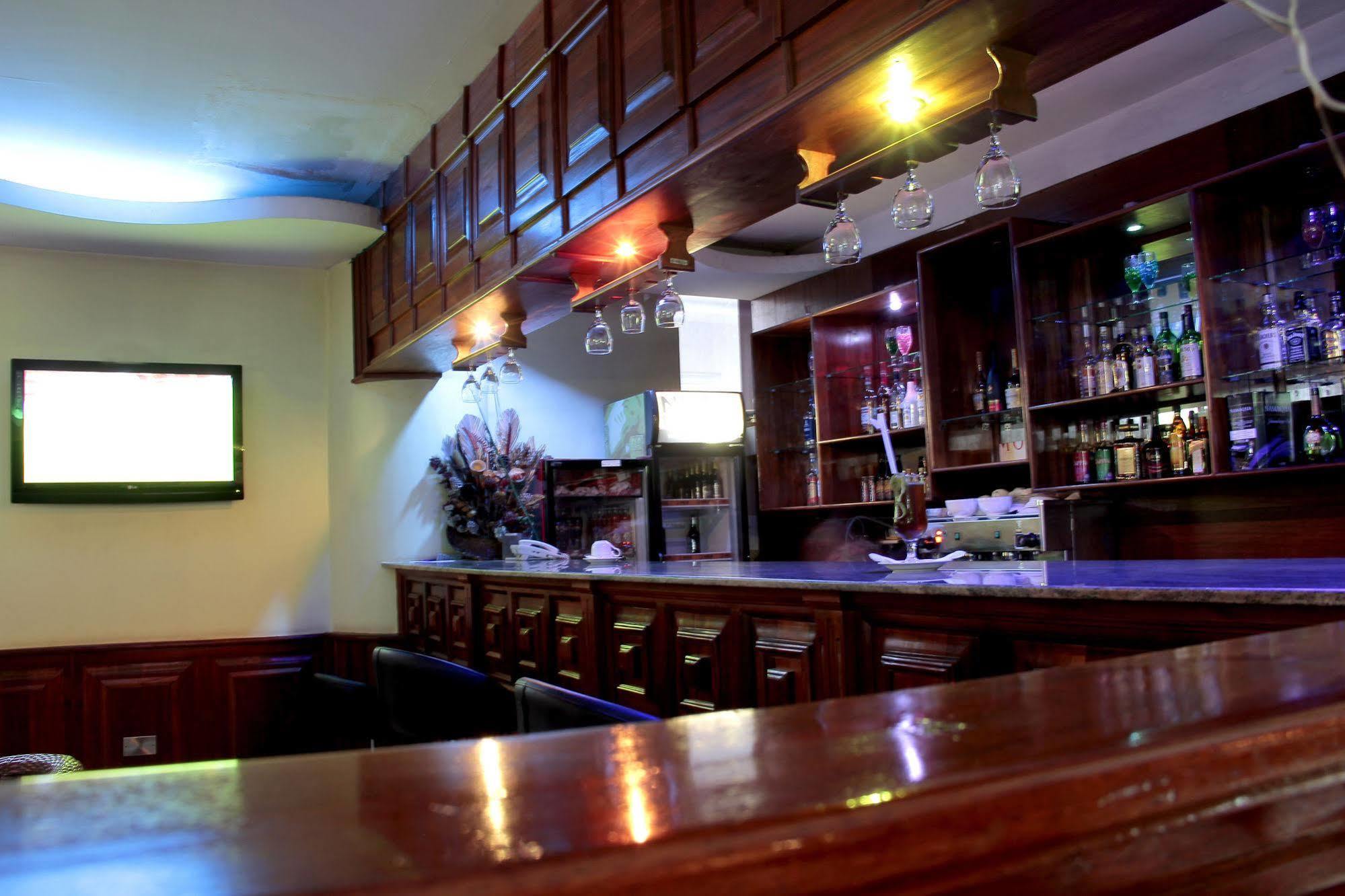Hotel Sojovalo Kampala Kültér fotó